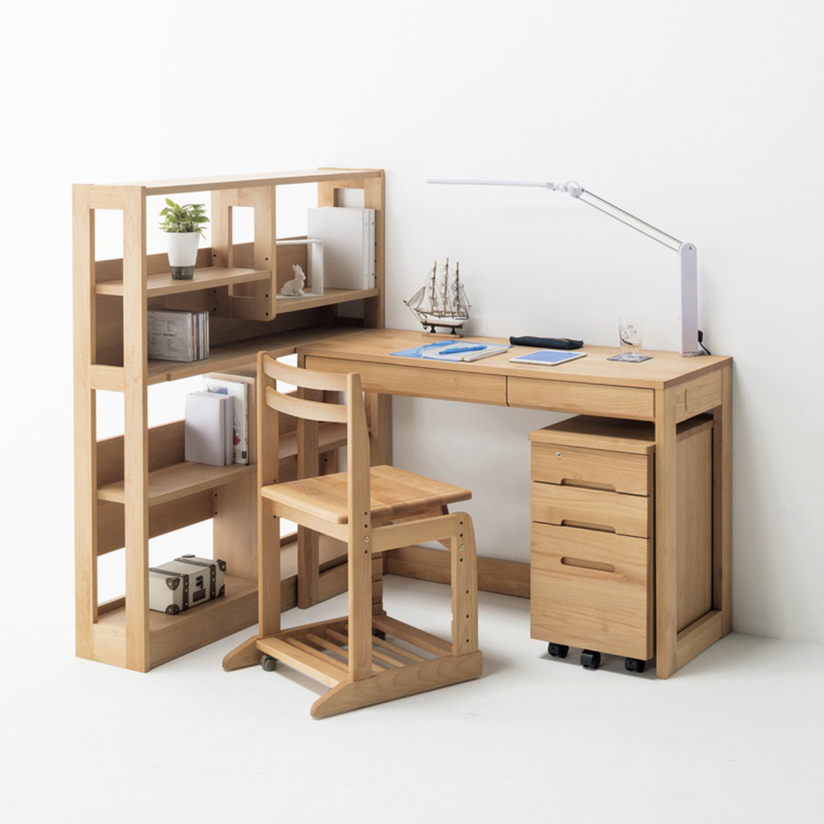 学習椅子 勉強椅子 板座タイプ リビングダイニング学習 沈み込みキャスター ダック ( デスクチェア 学習チェア ダイニングチェア 高さ調節 子供 椅子 足置き 木製 天然木 アルダー材 イス いす チェア 子ども 日本製 収納スペース )