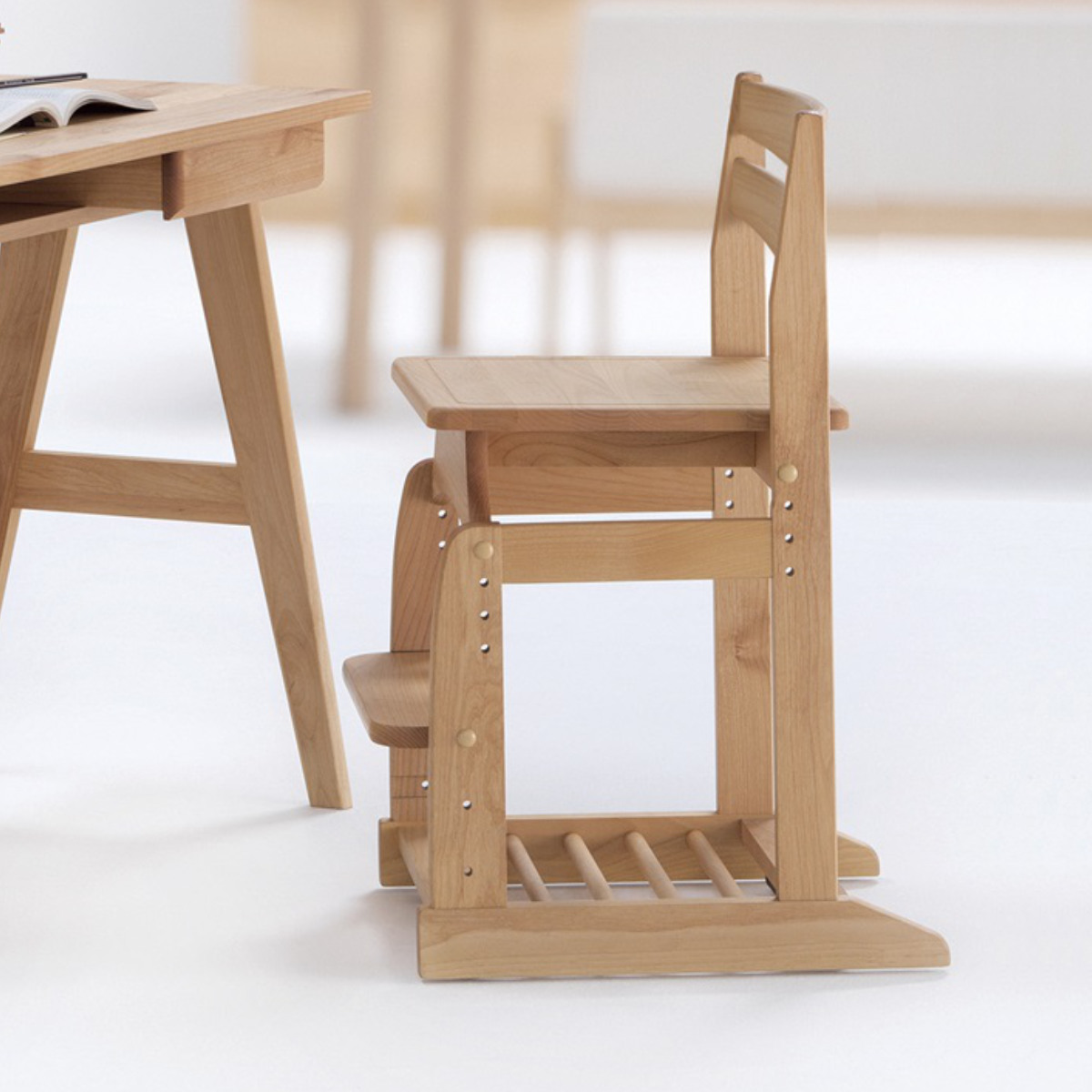 学習椅子 勉強椅子 板座タイプ リビングダイニング学習 沈み込みキャスター ダック ( デスクチェア 学習チェア ダイニングチェア 高さ調節 子供 椅子 足置き 木製 天然木 アルダー材 イス いす チェア 子ども 日本製 収納スペース )