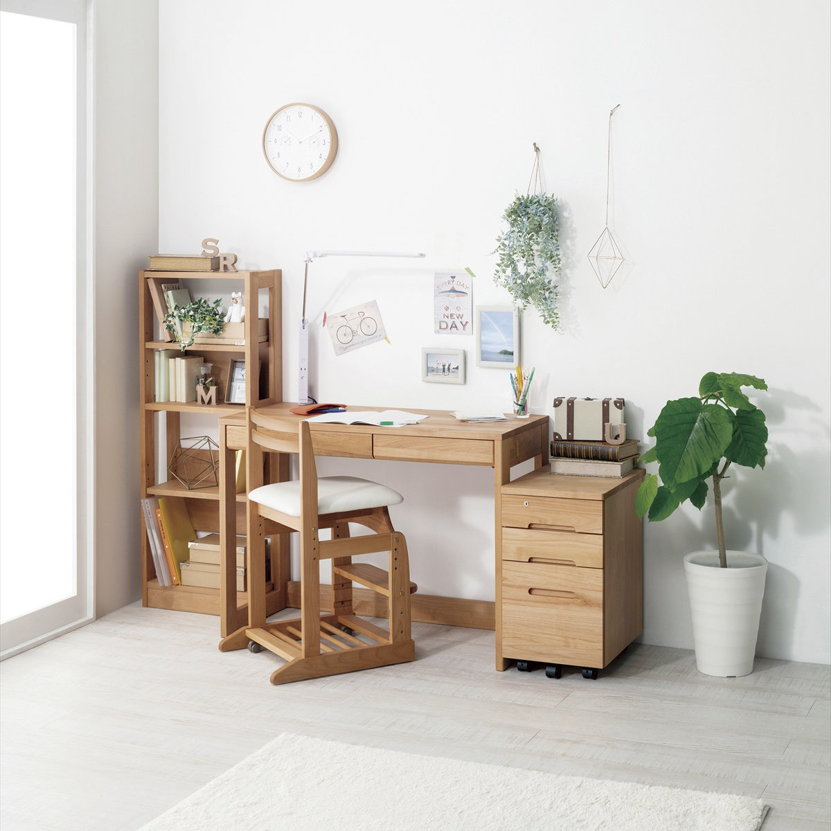 学習椅子 勉強椅子 クッション座面タイプ リビングダイニング学習 沈み込みキャスター ダック ( デスクチェア ダイニングチェア 高さ調節 子供 椅子 足置き 木製 天然木 アルダー材 イス いす チェア 子ども 日本製 収納スペース ) 【ライトブルー】 ライトブルー