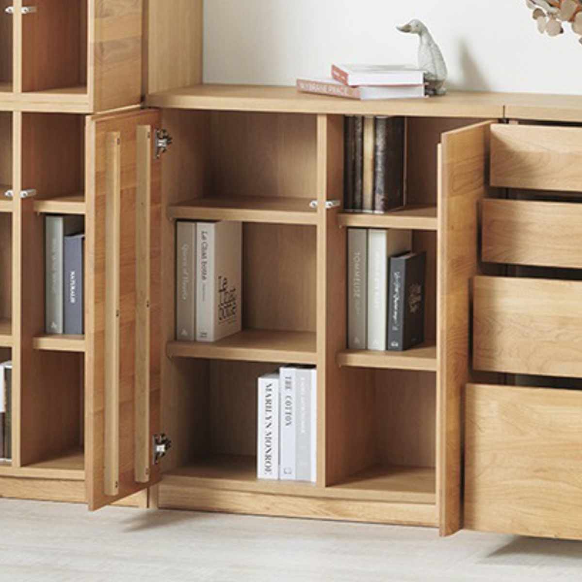 本棚 幅60.5cm ロータイプ アールデザイン 日本製 完成品 ( 棚 ラック 扉収納 可動棚 収納 アルダー材 書棚 組み合わせ 低ホルムアルデヒド ナチュラル ウォールナット アルダー ) 【ウォールナット】 ウォールナット