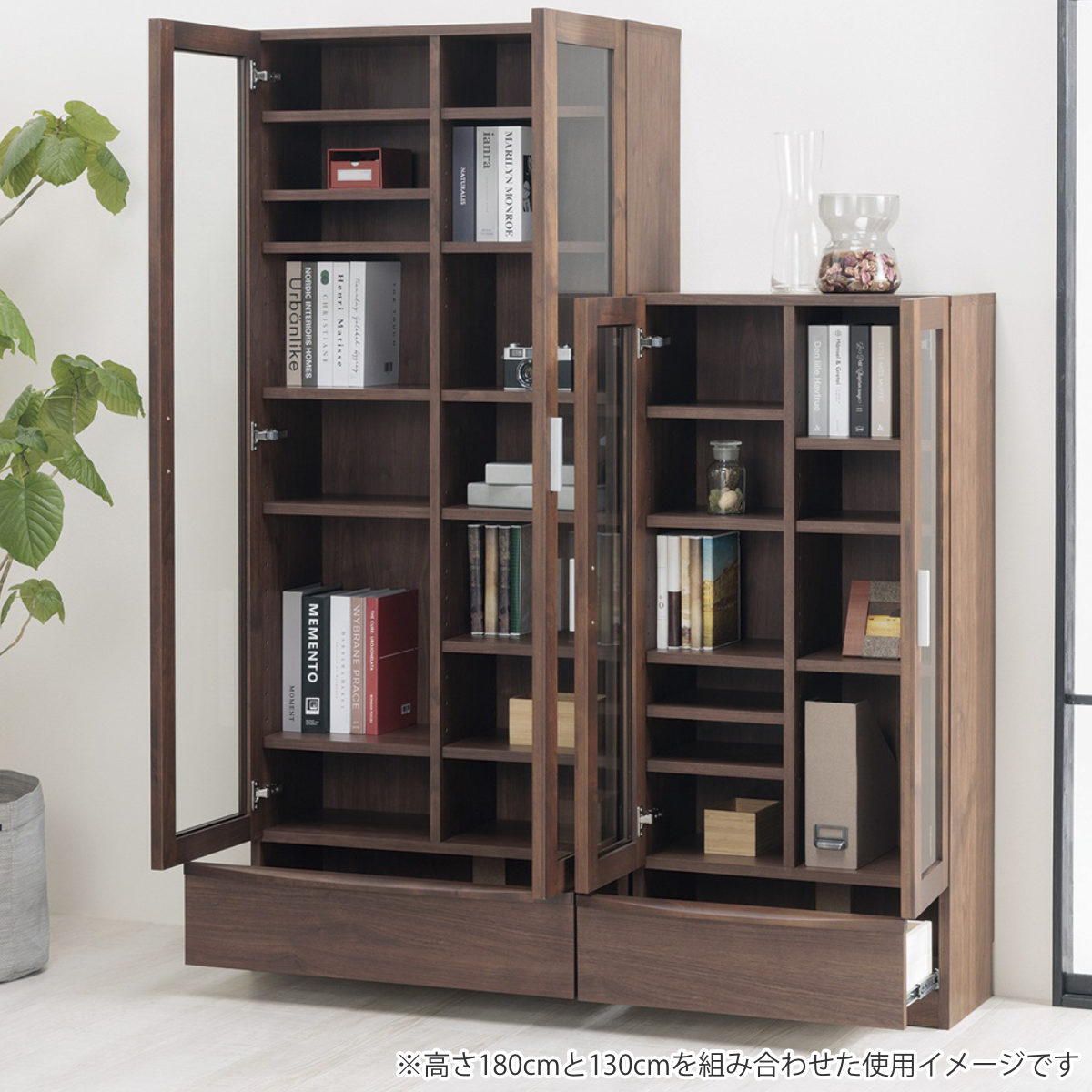 本棚 幅60.2cm 奥行32cm ロータイプ ガラス扉 日本製 完成品 ( 棚 ラック 扉収納 可動棚 収納 アルダー材 書棚 組み合わせ 低ホルムアルデヒド ナチュラル ウォールナット ) 【ウォールナット】 ウォールナット