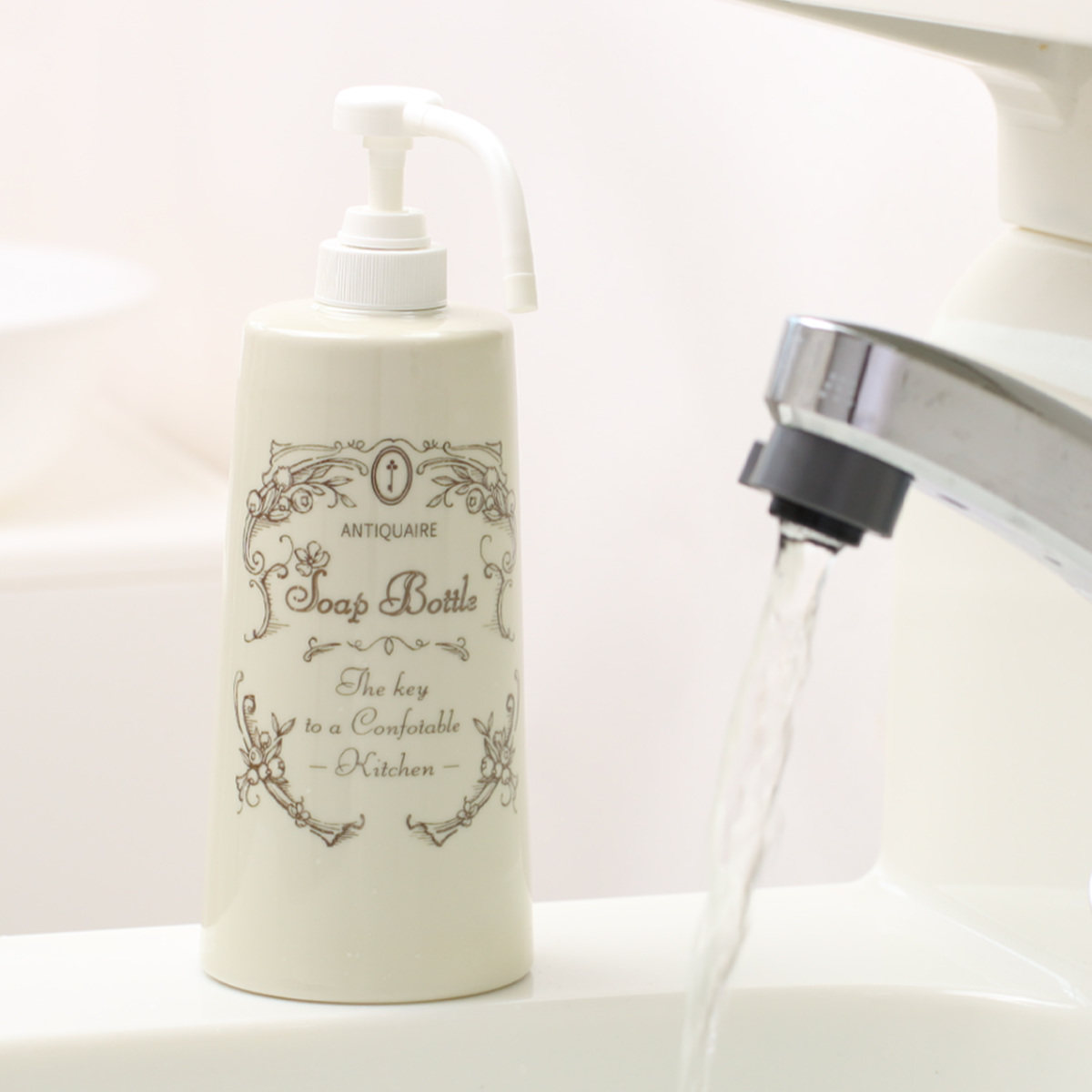 石鹸ボトル 600ml アンティケール キッチン ソープボトル 陶器 ( ディスペンサー ボトル 洗剤 ソープ 詰替えボトル 詰め替え用 600 日本製 陶器製 ハンドソープ アルコール ロングノズル プッシュ 容器 リキッド ポンプ 大容量 ) 【ベリー】 ベリー