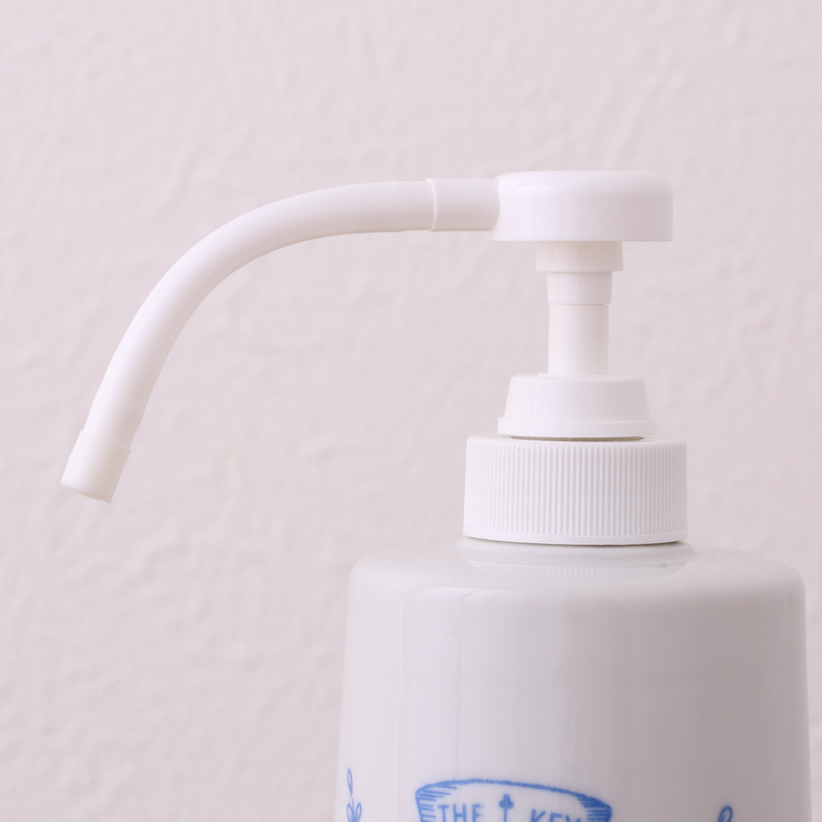 石鹸ボトル 600ml アンティケール キッチン ソープボトル 陶器 ( ディスペンサー ボトル 洗剤 ソープ 詰替えボトル 詰め替え用 600 日本製 陶器製 ハンドソープ アルコール ロングノズル プッシュ 容器 リキッド ポンプ 大容量 ) 【ベリー】 ベリー