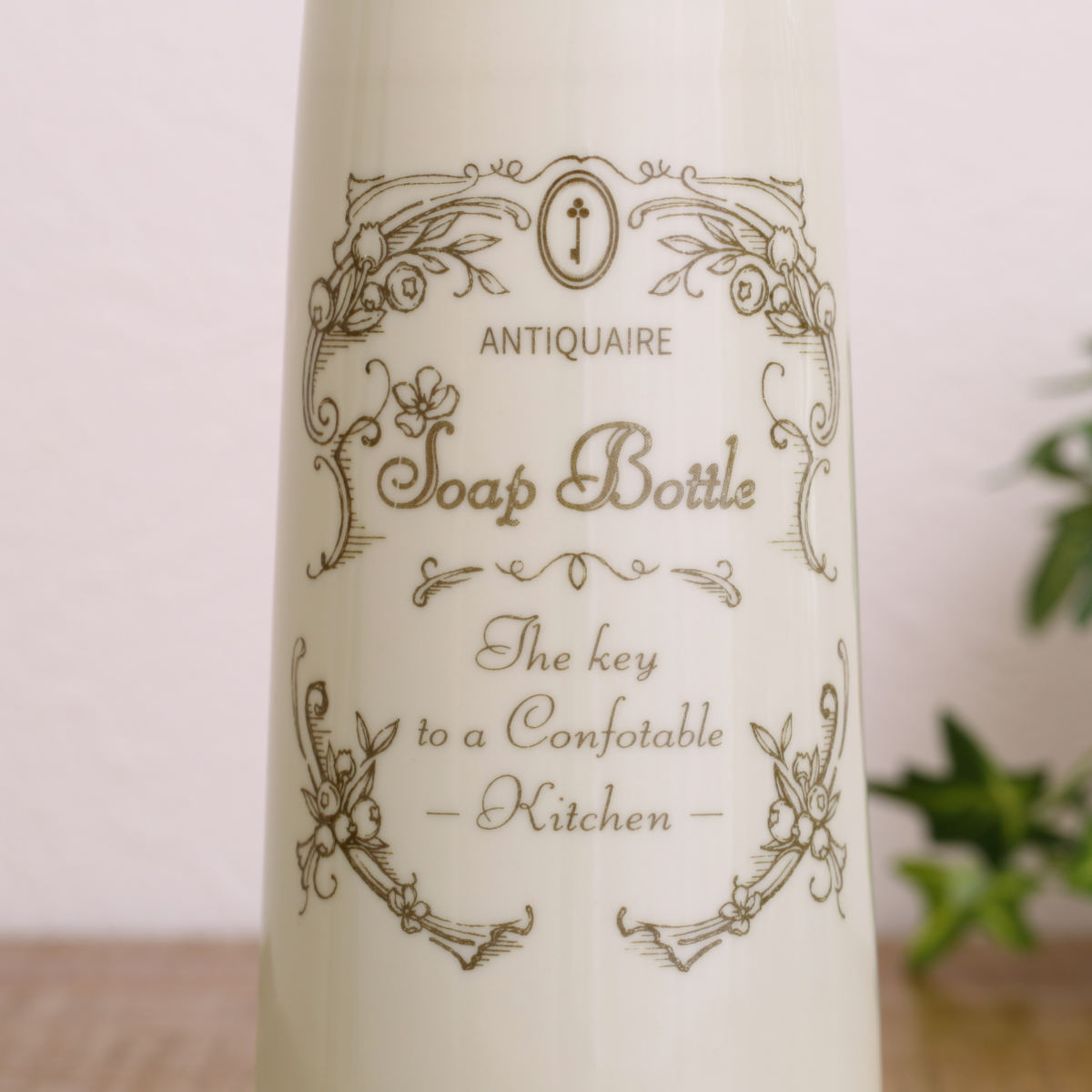 石鹸ボトル 600ml アンティケール キッチン ソープボトル 陶器 ( ディスペンサー ボトル 洗剤 ソープ 詰替えボトル 詰め替え用 600 日本製 陶器製 ハンドソープ アルコール ロングノズル プッシュ 容器 リキッド ポンプ 大容量 ) 【ベリー】 ベリー