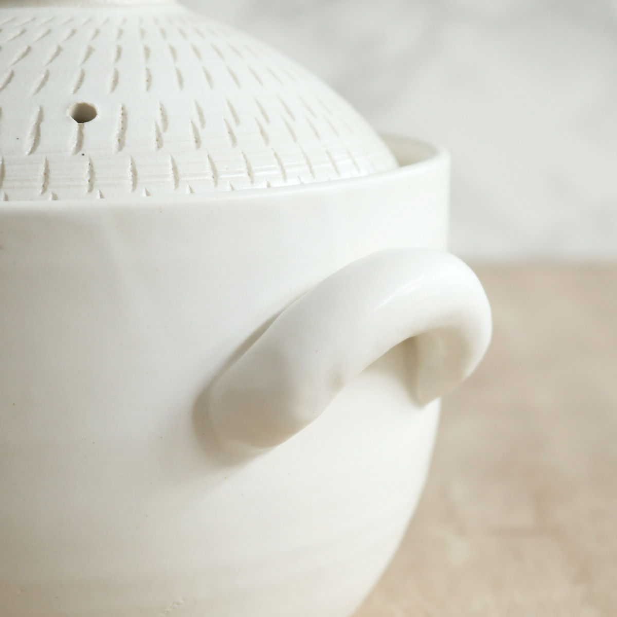 炊飯土鍋 3合炊 直火専用 OKATTE 飛び鉋ごはん土鍋 日本製 ( ごはん鍋 ご飯土鍋 陶器製 どなべ おすすめ 電子レンジ対応 オーブン対応 3合 2合炊き 1合炊き ガス火対応 直火対応 ご飯鍋 土鍋 炊飯鍋 炊飯用土鍋 三合炊き ) 【ブラック】 ブラック