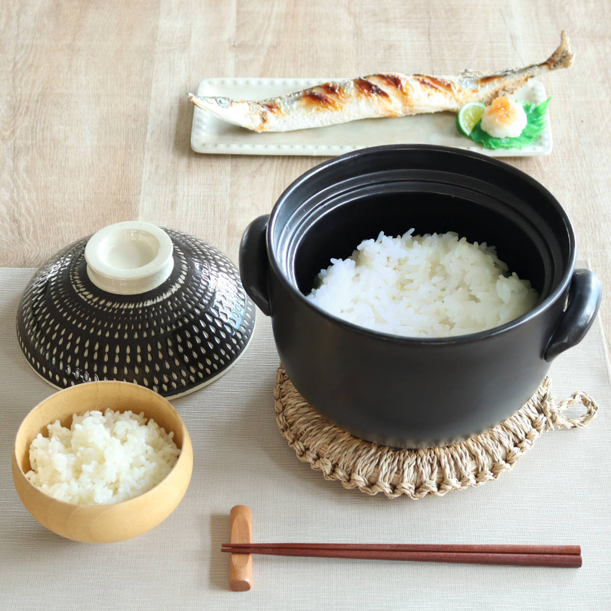 炊飯土鍋 3合炊 直火専用 OKATTE 飛び鉋ごはん土鍋 日本製 ( ごはん鍋 ご飯土鍋 陶器製 どなべ おすすめ 電子レンジ対応 オーブン対応 3合 2合炊き 1合炊き ガス火対応 直火対応 ご飯鍋 土鍋 炊飯鍋 炊飯用土鍋 三合炊き ) 【ブラック】 ブラック