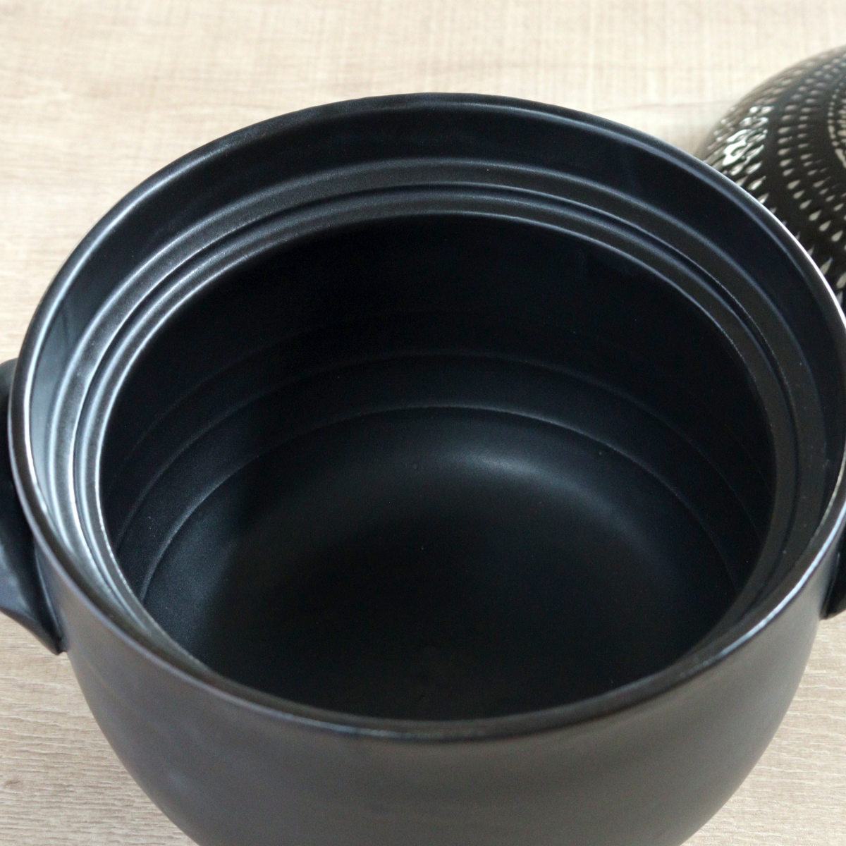 炊飯土鍋 3合炊 直火専用 OKATTE 飛び鉋ごはん土鍋 日本製 ( ごはん鍋 ご飯土鍋 陶器製 どなべ おすすめ 電子レンジ対応 オーブン対応 3合 2合炊き 1合炊き ガス火対応 直火対応 ご飯鍋 土鍋 炊飯鍋 炊飯用土鍋 三合炊き ) 【ブラック】 ブラック