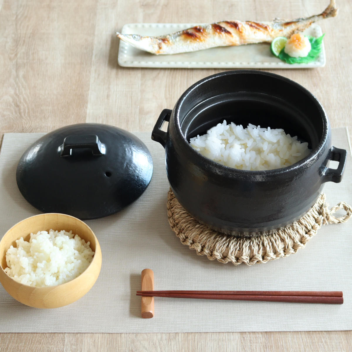 炊飯土鍋 2合炊 直火専用 中蓋付き OKATTE ごはん土鍋 日本製 ( ごはん鍋 ご飯土鍋 陶器製 どなべ おすすめ 電子レンジ対応 オーブン対応 2合 1合炊き ガス火対応 直火対応 ご飯鍋 土鍋 炊飯鍋 炊飯用土鍋 二合炊き 二重蓋 ) 【ホワイト】 ホワイト