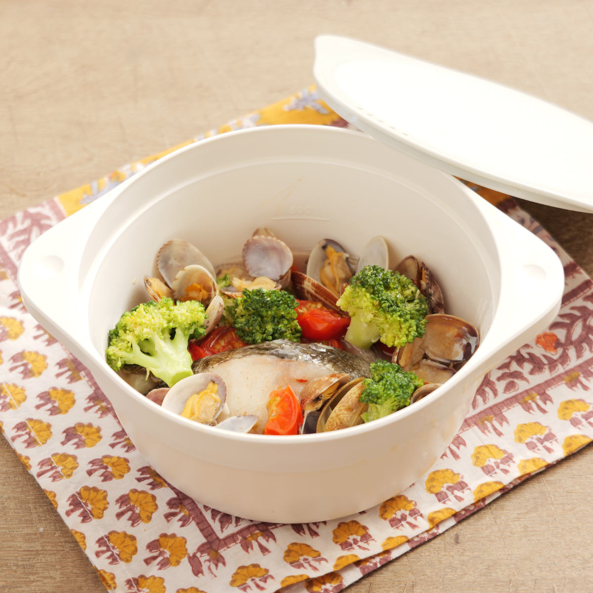 電子レンジ調理鍋 Cook Pot 蒸し皿付き まな板になる蓋付き レンジ調理器 日本製 ( 電子レンジ調理器 蒸し器 鍋 食洗機対応 1人鍋 ラーメンメーカー ふた付き 電子レンジ専用調理器 電子レンジ料理 電子レンジ調理 火を使わない ) 【グリーン】 グリーン