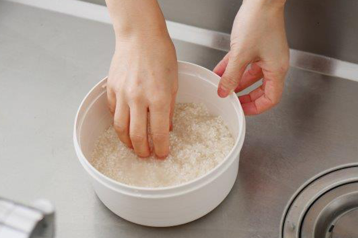 おひつ 炊飯 most いるだけお米たき 1.3L 1合 2合 ( 炊飯器 ご飯メーカー 電子レンジ 電子レンジ調理器 レンジ調理 食洗機対応 抗菌 米とぎ お櫃 冷蔵保存 少量 ご飯保存容器 便利グッズ プラスチック製 炊く レンジで炊飯 )