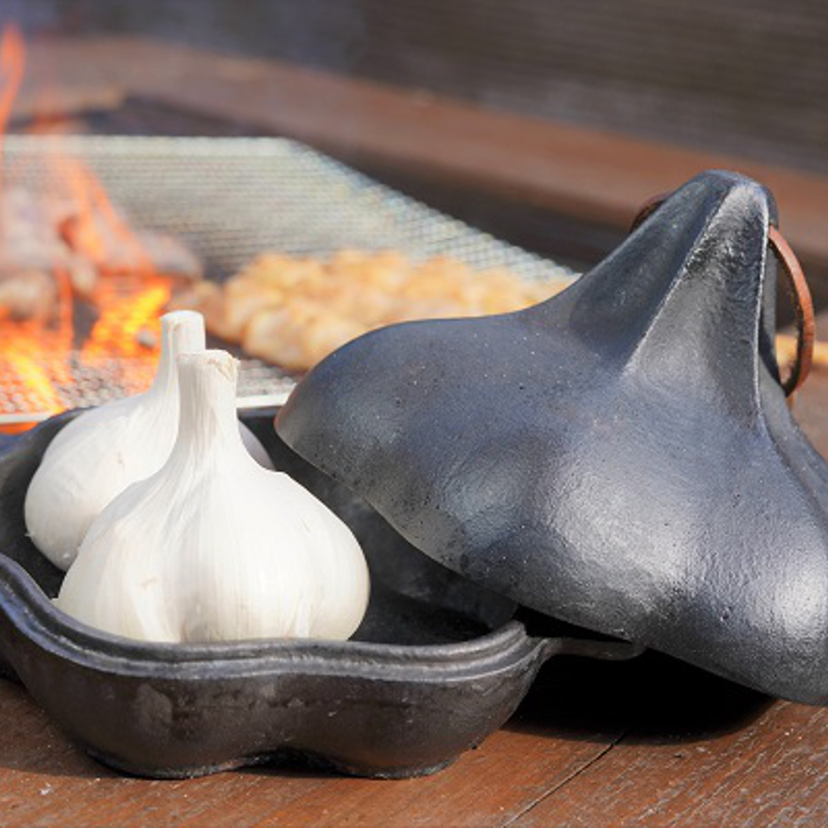 鋳鉄ロースターにんにくん ダッチオーブン ( ダッチオーブン蓋付き 鋳鉄ロースター スキレット 直火 ガス火対応 鋳鉄製 キャンプ アウトドア バーベキュー おしゃれ )