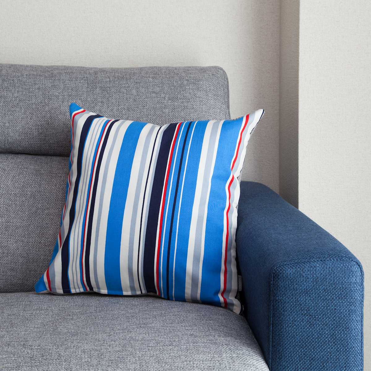 クッションカバー TOMARU ( クッション カバー 45×45cm 滑り止め付き 日本製 ストライプ ネコ インテリア 雑貨 タブレットクッション 替え 北欧 おしゃれ タブレット スマホ スタンド 模様替え インテリア雑貨 正方形 替えカバー ) 【グリーンストライプ】 グリーンストライプ