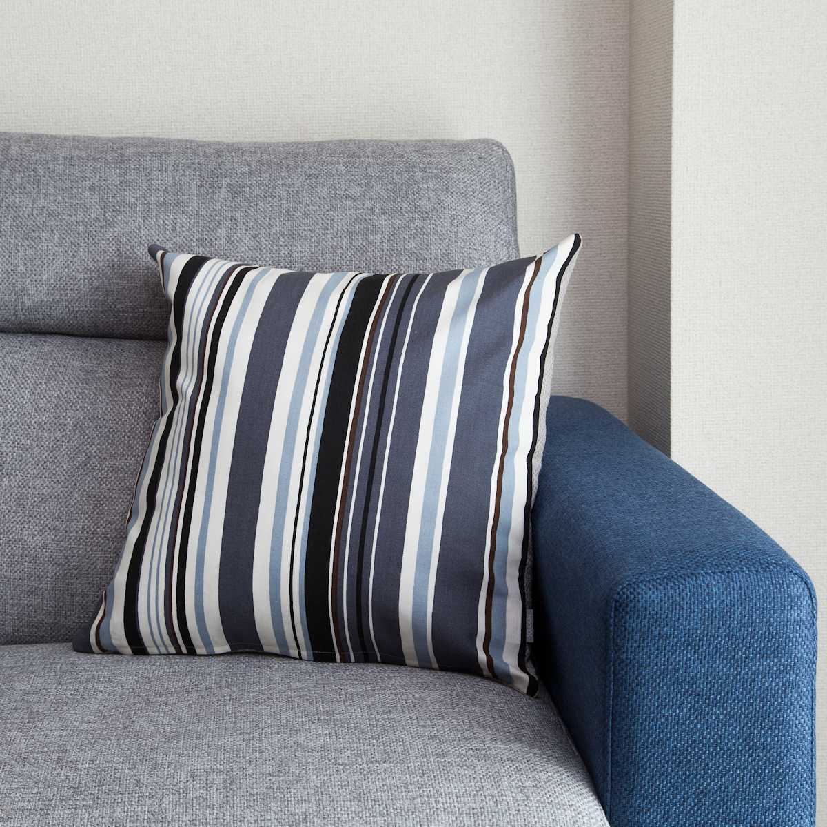 クッションカバー TOMARU ( クッション カバー 45×45cm 滑り止め付き 日本製 ストライプ ネコ インテリア 雑貨 タブレットクッション 替え 北欧 おしゃれ タブレット スマホ スタンド 模様替え インテリア雑貨 正方形 替えカバー ) 【グリーンストライプ】 グリーンストライプ