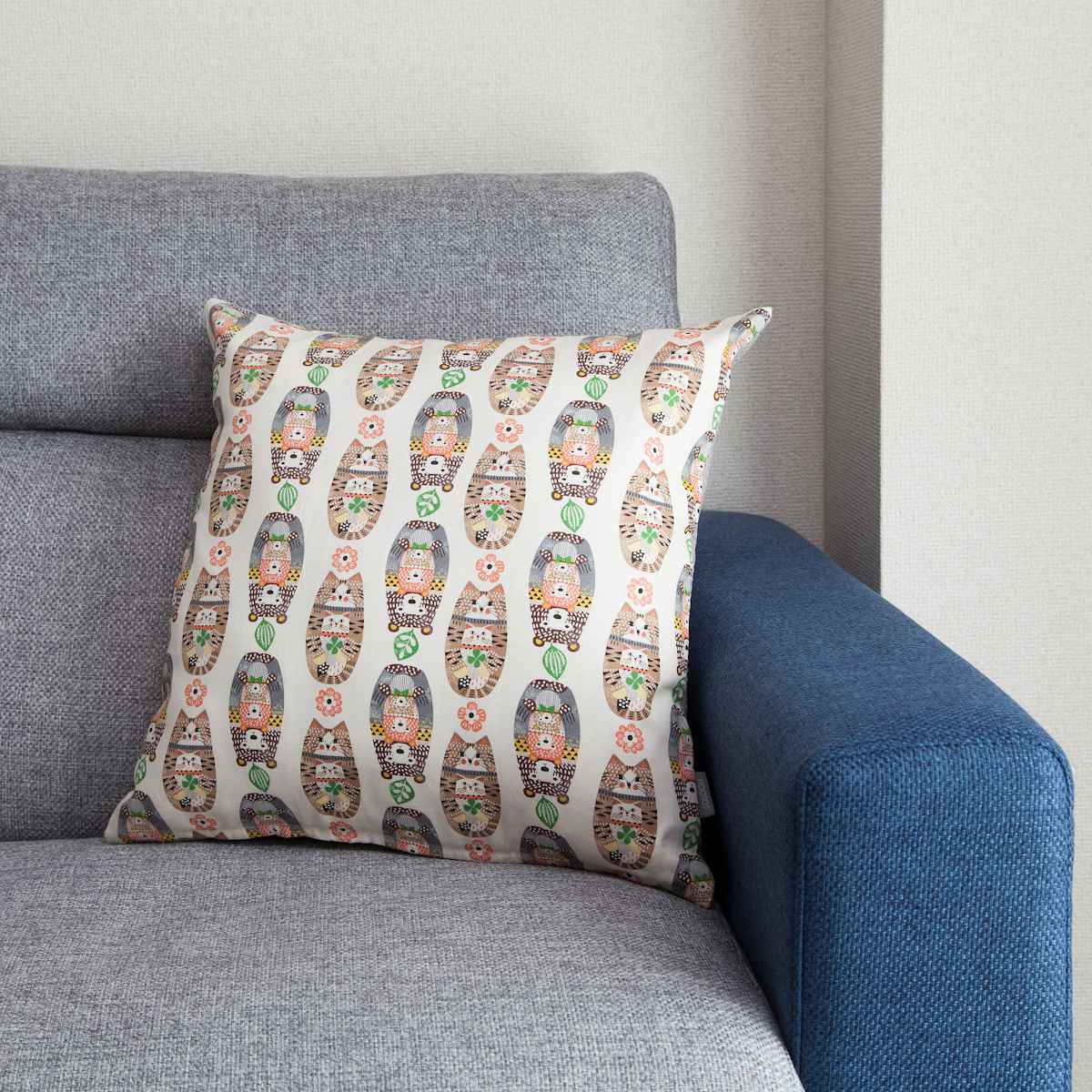 クッションカバー TOMARU ( クッション カバー 45×45cm 滑り止め付き 日本製 ストライプ ネコ インテリア 雑貨 タブレットクッション 替え 北欧 おしゃれ タブレット スマホ スタンド 模様替え インテリア雑貨 正方形 替えカバー ) 【グリーンストライプ】 グリーンストライプ