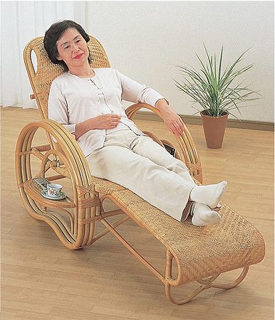 ラタンチェア 三つ折り寝椅子 リクライニングチェア ラック付 籐家具 （ イス チェア アジアン ）