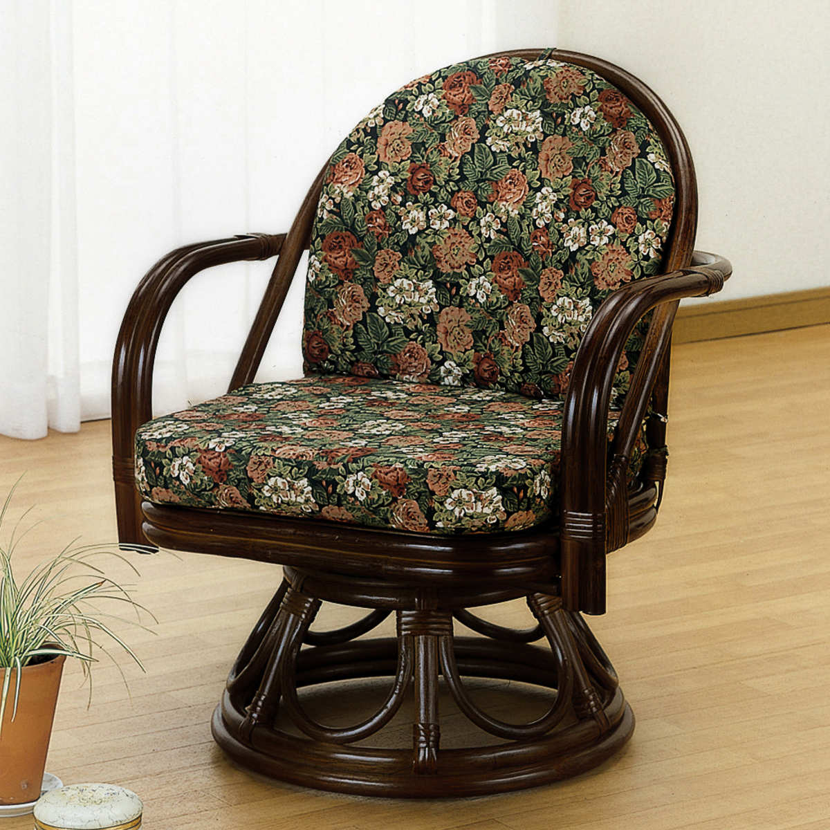 籐の背もたれ付き回転椅子　籐椅子　回転椅子　座敷椅子　和風椅子　籐チェアー軽量設計
