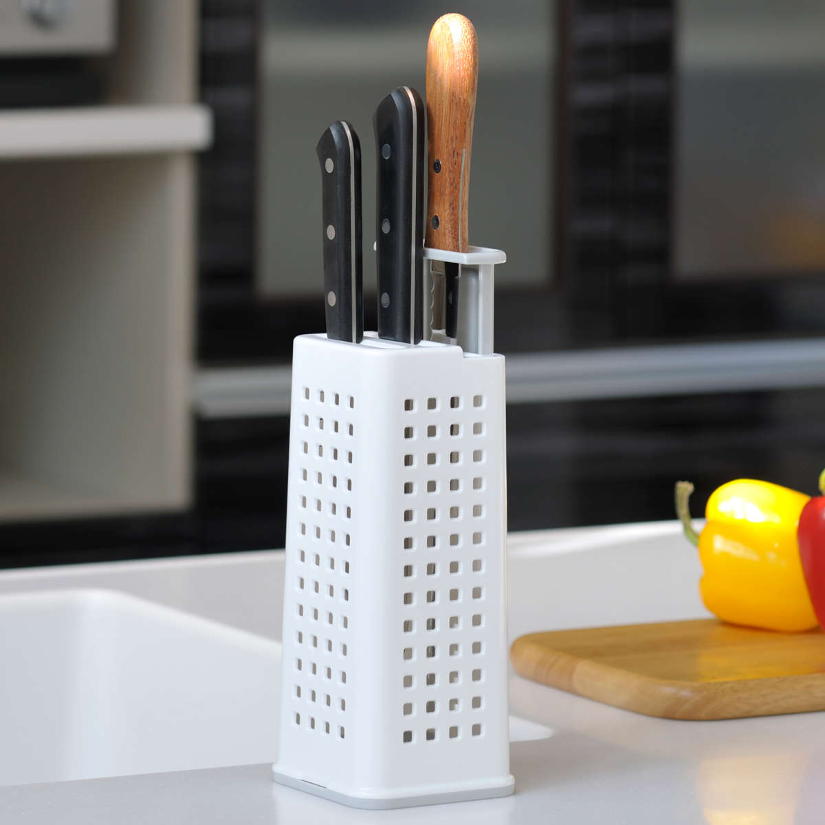 包丁スタンド ナイフスタンド 3本収納 （ 包丁立て プラスチック 日本製 キッチン収納 縦置き 3本 包丁差し 包丁入れ 包丁ケース ブレッドナイフ 高さ調節 包丁収納 メッシュ キッチン 収納 ）