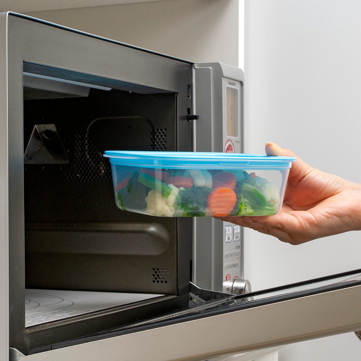 保存容器 楽ちんパック 角型 600ml 4色組 ( 容器 フードケース 電子レンジ対応 フタをしたまま 日本製 冷凍 冷蔵 洗いやすい フードコンテナ プラスチック レンジOK 作り置き 常備菜 おかず 浅型 透明 中が見える )