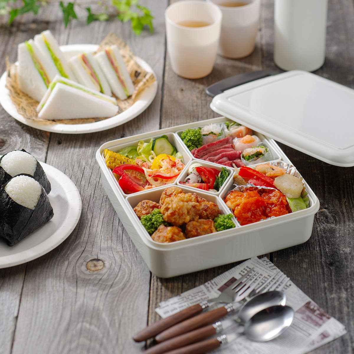 弁当箱 1.7L 3個セット ロック式ランチBOX 中子付き ( お弁当箱 ランチボックス ファミリー 大容量 BPAフリー 日本製 1~2人用 一段弁当 大きめ 一段 四角 ホワイト 白 中子付 おしゃれ シンプル ランチ )