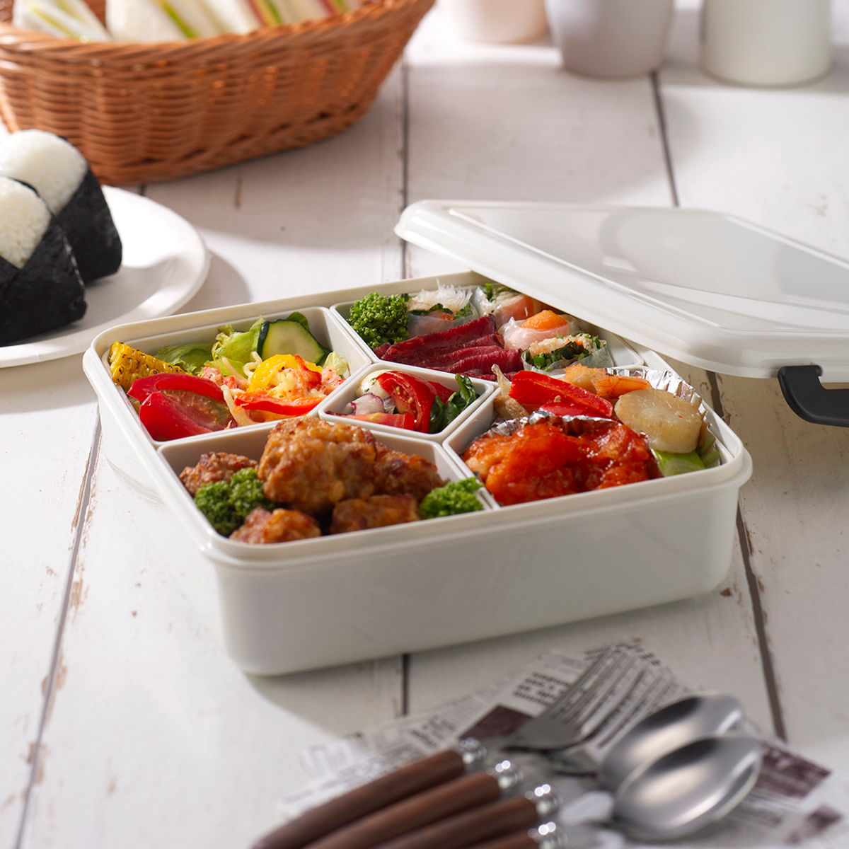 弁当箱 1.7L 3個セット ロック式ランチBOX 中子付き ( お弁当箱 ランチボックス ファミリー 大容量 BPAフリー 日本製 1~2人用 一段弁当 大きめ 一段 四角 ホワイト 白 中子付 おしゃれ シンプル ランチ )