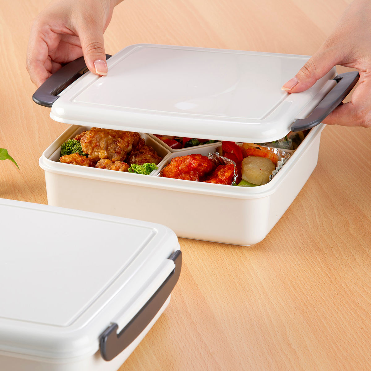 弁当箱 1.7L 3個セット ロック式ランチBOX 中子付き ( お弁当箱 ランチボックス ファミリー 大容量 BPAフリー 日本製 1~2人用 一段弁当 大きめ 一段 四角 ホワイト 白 中子付 おしゃれ シンプル ランチ )