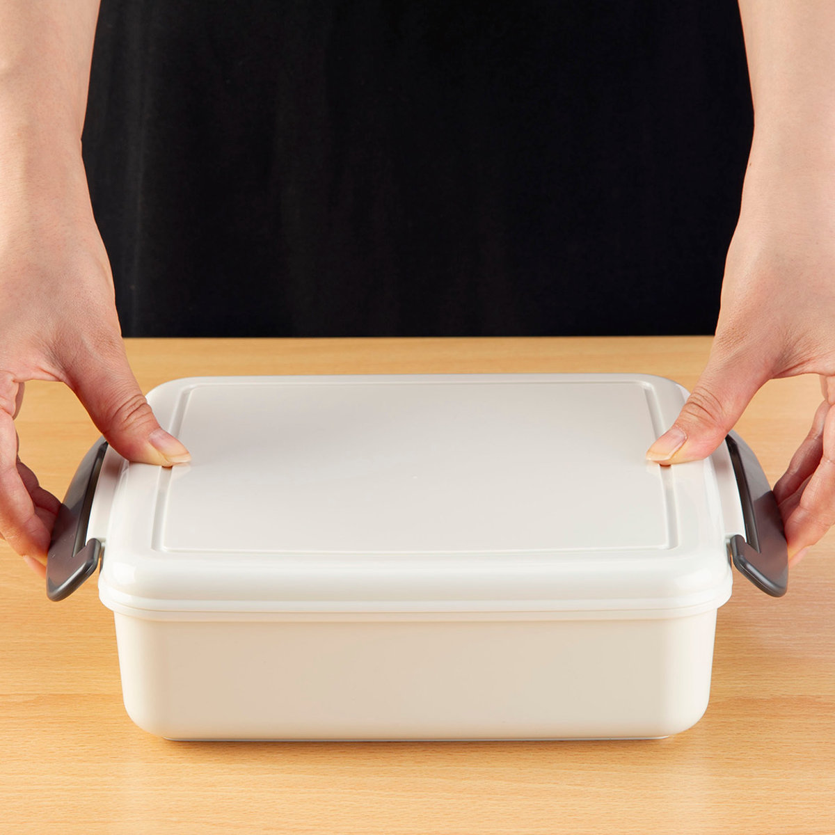 弁当箱 1.7L 3個セット ロック式ランチBOX 中子付き ( お弁当箱 ランチボックス ファミリー 大容量 BPAフリー 日本製 1~2人用 一段弁当 大きめ 一段 四角 ホワイト 白 中子付 おしゃれ シンプル ランチ )