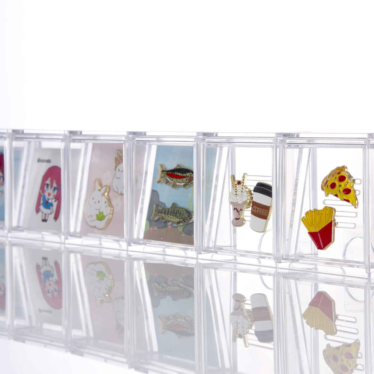 ピンバッジ ディスプレイケース 収納ケース 6.7×6.9×3cm ( 収納 ケース ディスプレイ 飾る コレクション ボックス コレクションケース 見せる収納 ディスプレー 入れ物 入れ 収集 ガチャガチャ )