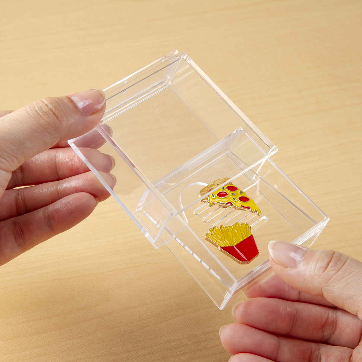 ピンバッジ ディスプレイケース 収納ケース 10個セット 6.7×6.9×3cm ( 収納 ケース ディスプレイ 飾る コレクション ボックス コレクションケース 見せる収納 ディスプレー 入れ物 入れ 収集 ガチャガチャ )