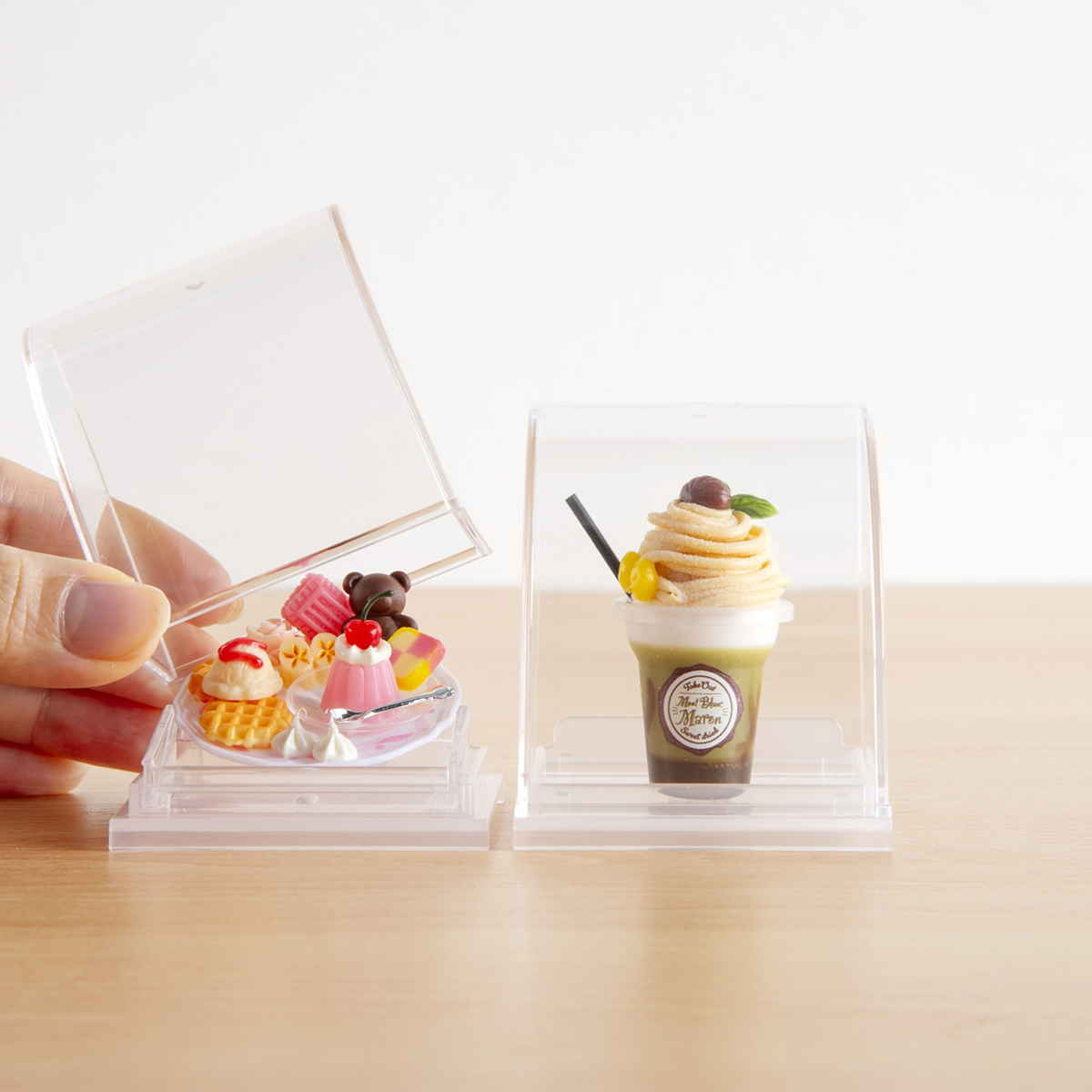 ミニチュアフード ディスプレイ 収納ケース 5.9×5.3×6.7cm ( 収納 ケース 飾る コレクション ボックス コレクションケース 見せる収納 ディスプレー 入れ物 入れ 収集 ガチャガチャ 角度調節 )