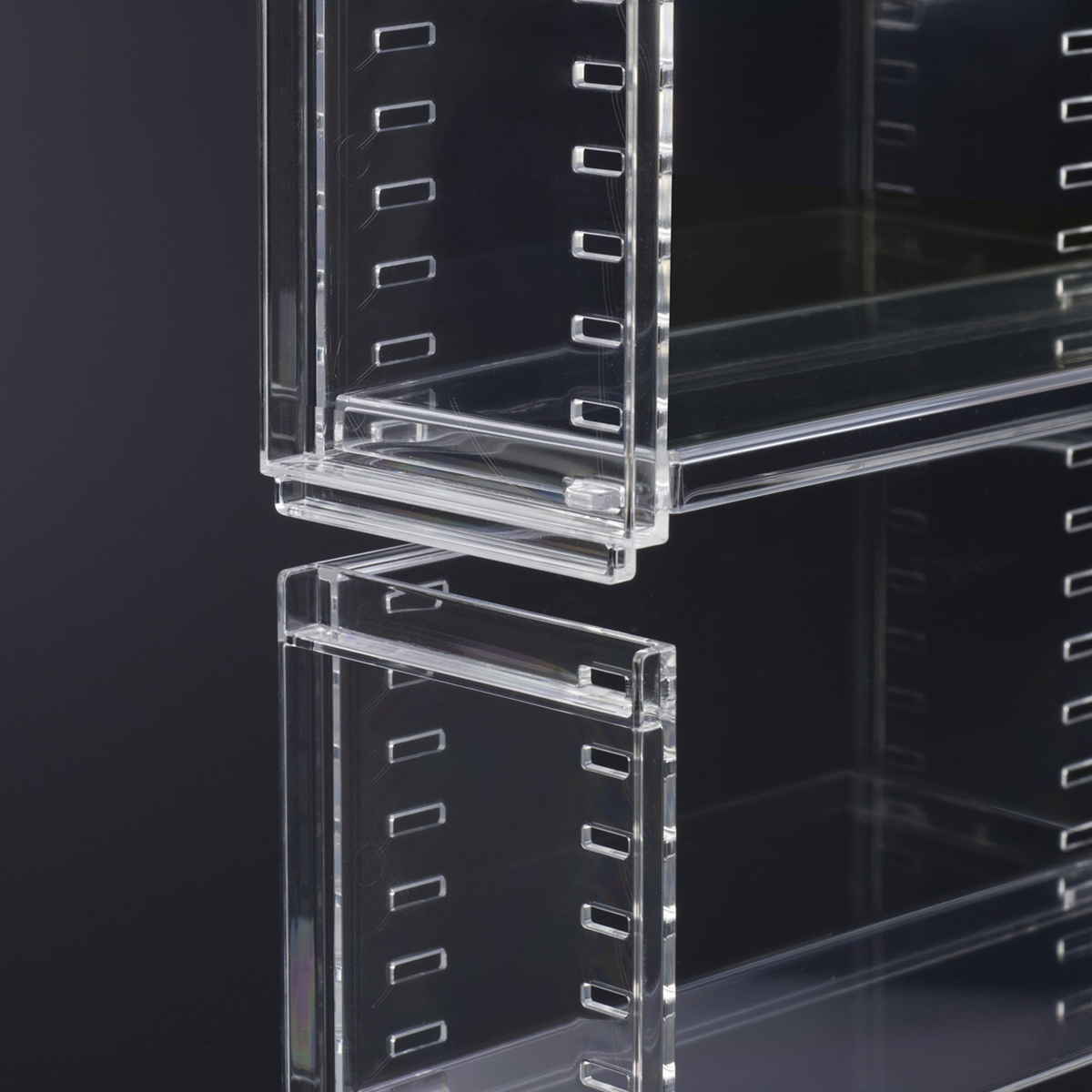 ディスプレイラック 幅19.6×奥行7×高さ9.1cm スタッキング 卓上 収納 ( ディスプレイ コレクション ケース プラスチック クリアケース フィギュア ディスプレイケース ラック インテリア 飾る 棚 見せる収納 )