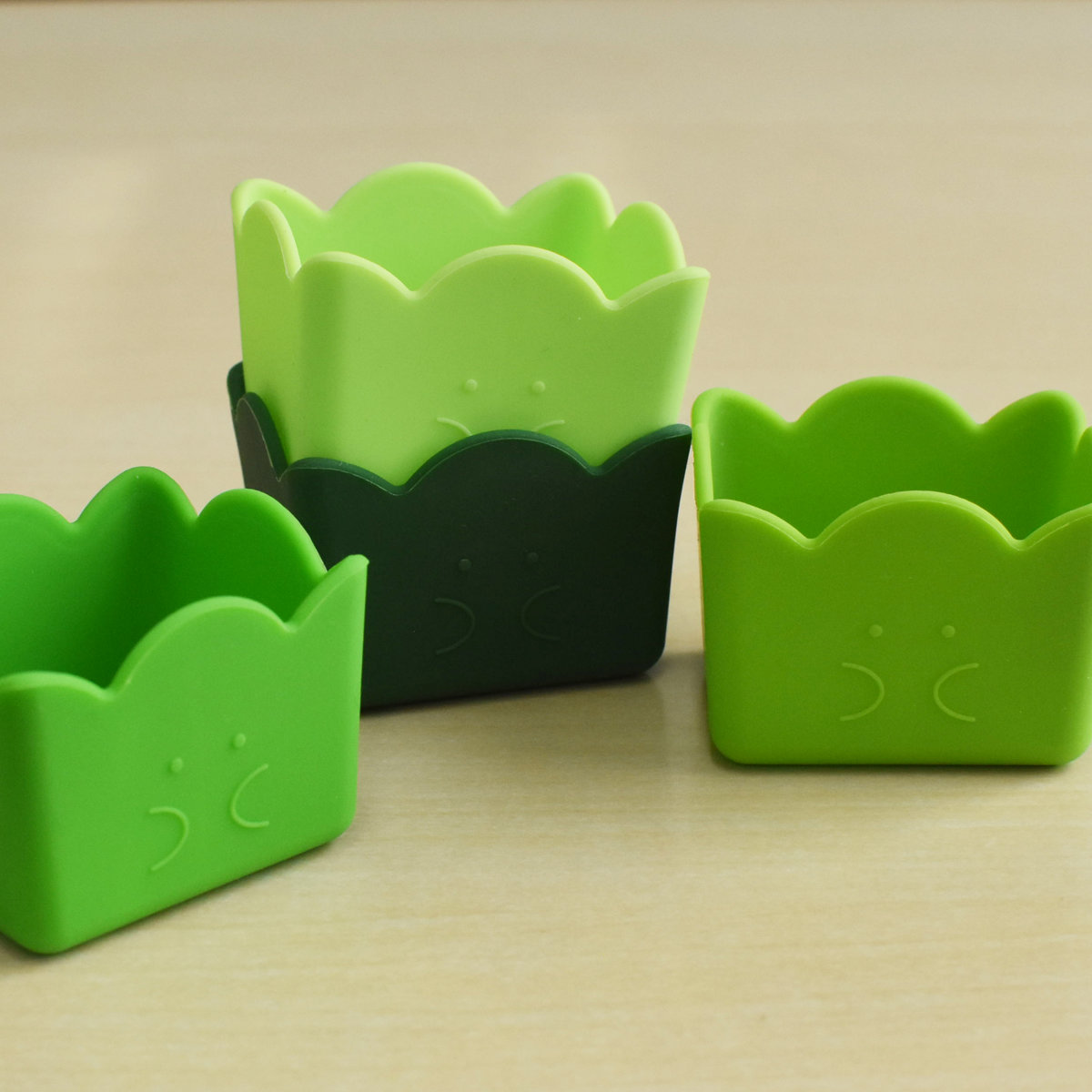 おかずカップ バランさんのシリコーンカップ スクエア4P ( お弁当カップ レンジ対応 食洗機対応 おかず入れ 小分けカップ 仕切り カップ 4個 レンジOK 食洗機OK 冷凍 お弁当グッズ お弁当 弁当 おかず おかず用 シリコンカップ )