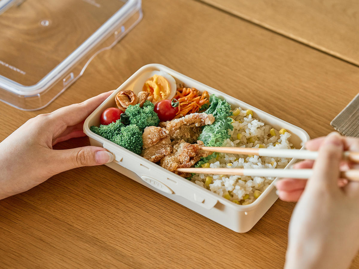 弁当箱 800ml PUSH&PUSH ランチBOX ( お弁当箱 ランチボックス レンジ対応 食洗機対応 冷凍対応 一段 2点ロック レンジOK 食洗機OK 冷凍OK ワンプッシュ 弁当 お弁当 仕切り付き 中子付き 保存容器 ) 【パープル】 パープル