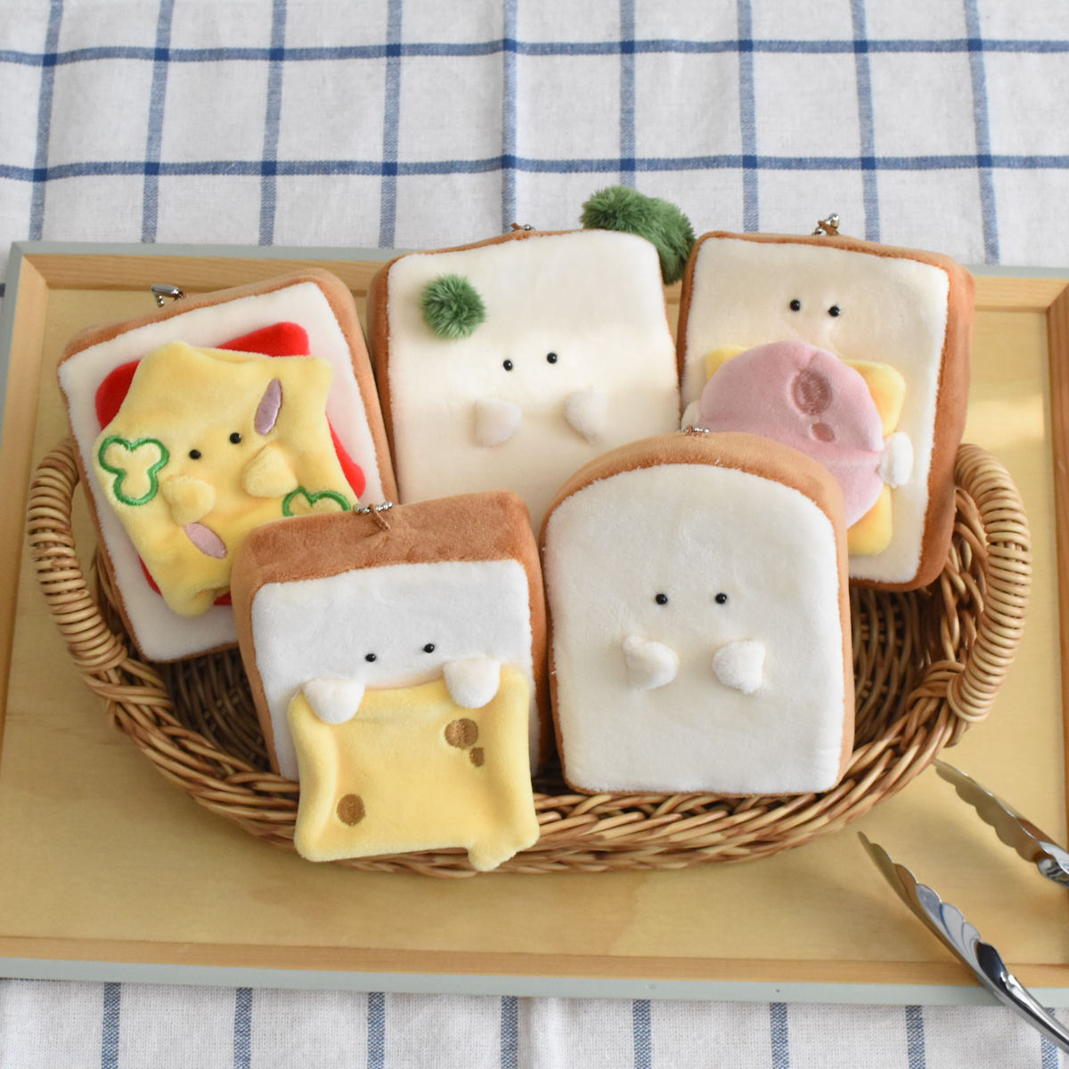 キーホルダー もちっと食ぱんさん マスコット ( インテリア 雑貨 オブジェ おもちゃ 人形 ハンドメイド 食べ物 食パン 小さい もちもち 癒し 小さめ 手のひらサイズ ふわふわ プレゼント ギフト かわいい ベビー 子供 大人 ) 【カビ】 カビ