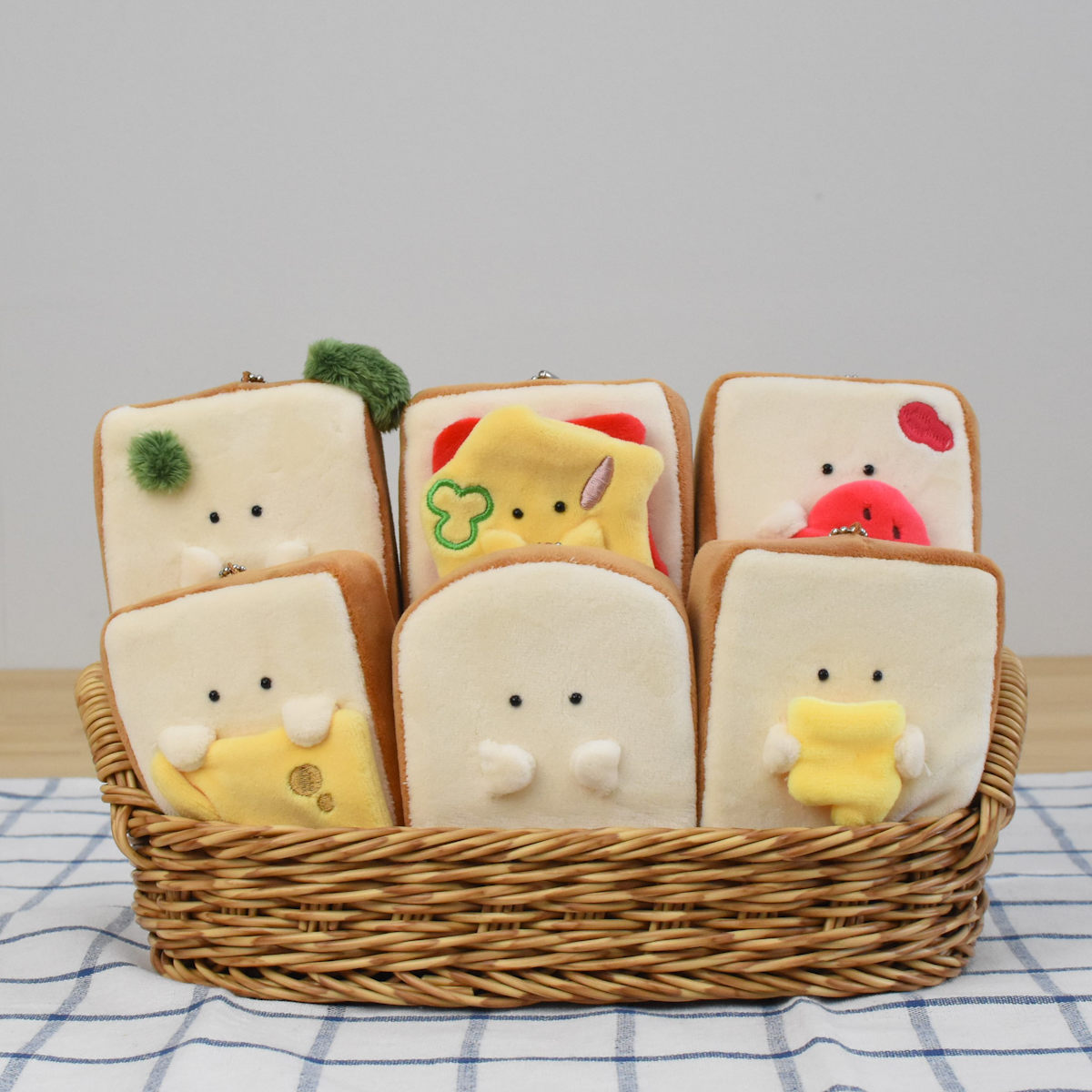 キーホルダー もちっと食ぱんさん マスコット ( インテリア 雑貨 オブジェ おもちゃ 人形 ハンドメイド 食べ物 食パン 小さい もちもち 癒し 小さめ 手のひらサイズ ふわふわ プレゼント ギフト かわいい ベビー 子供 大人 ) 【カビ】 カビ