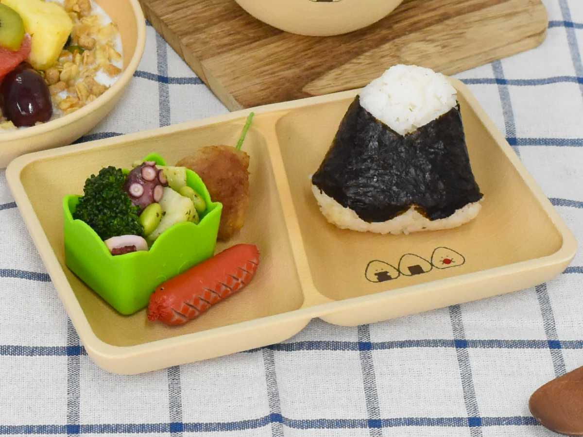 ランチプレート ぎゅっとおにぎりさん スクエアプレート ( 日本製 プレート 皿 お皿 電子レンジ対応 食洗機対応 かわいい 仕切り皿 ワンプレート 木目調 ナチュラル )