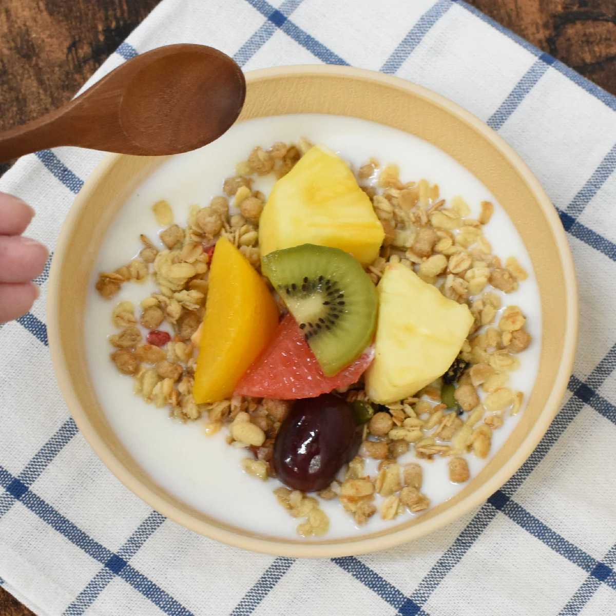 プレート ぎゅっとおにぎりさん ラウンド S ( 日本製 皿 お皿 電子レンジ対応 食洗機対応 かわいい ワンプレート ランチプレート 木目調 ナチュラル )