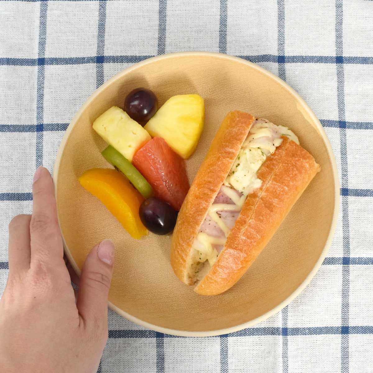 プレート ぎゅっとおにぎりさん ラウンド M ( 日本製 皿 お皿 電子レンジ対応 食洗機対応 かわいい ワンプレート ランチプレート 木目調 ナチュラル )