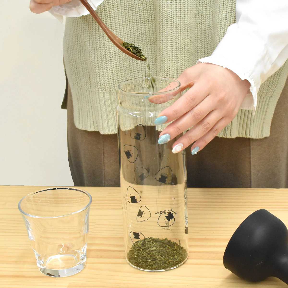 ボトル ぎゅっとおにぎりさん フィルターインボトル ( 冷水筒 ピッチャー ポット 麦茶ポット 食洗機対応 日本製 ガラス 耐熱ガラス かわいい 水出し 緑茶 紅茶 )