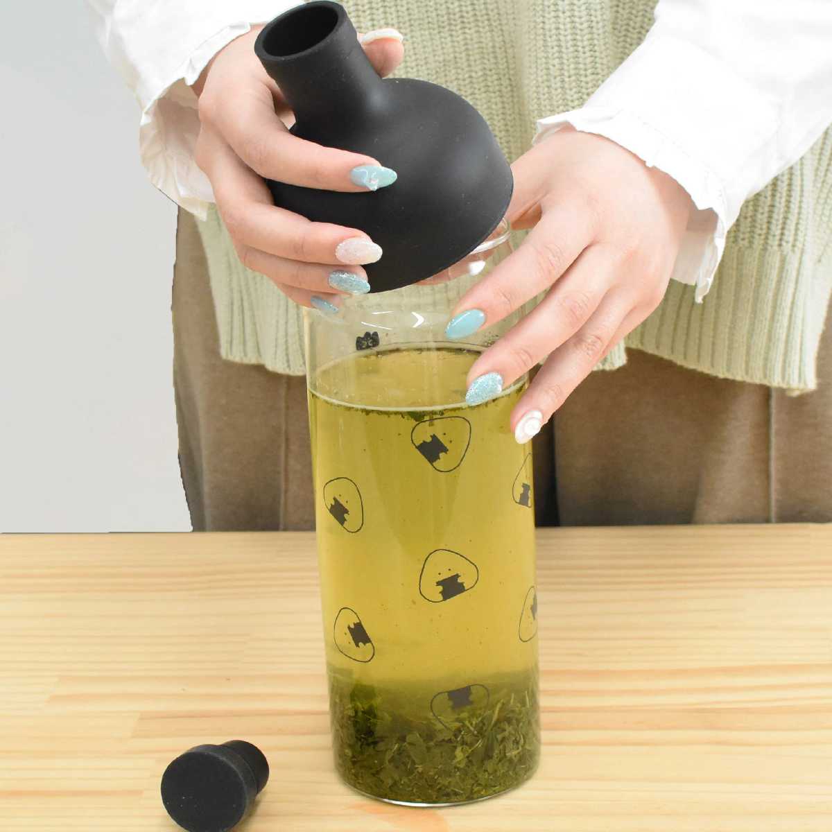 ボトル ぎゅっとおにぎりさん フィルターインボトル ( 冷水筒 ピッチャー ポット 麦茶ポット 食洗機対応 日本製 ガラス 耐熱ガラス かわいい 水出し 緑茶 紅茶 )