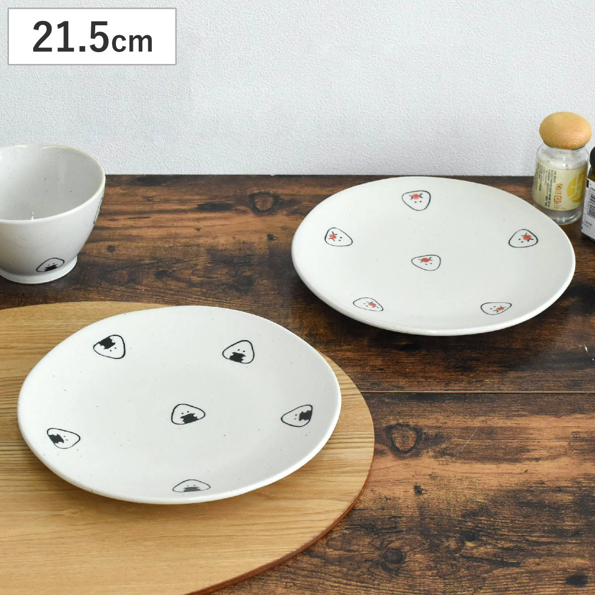 皿 ぎゅっとおにぎりさん 大皿 日本製 （ 陶器 波佐見焼 プレート お皿 電子レンジ対応 食洗機対応 かわいい 丸 おにぎりさん 柄 食器 ） 【ウメ】