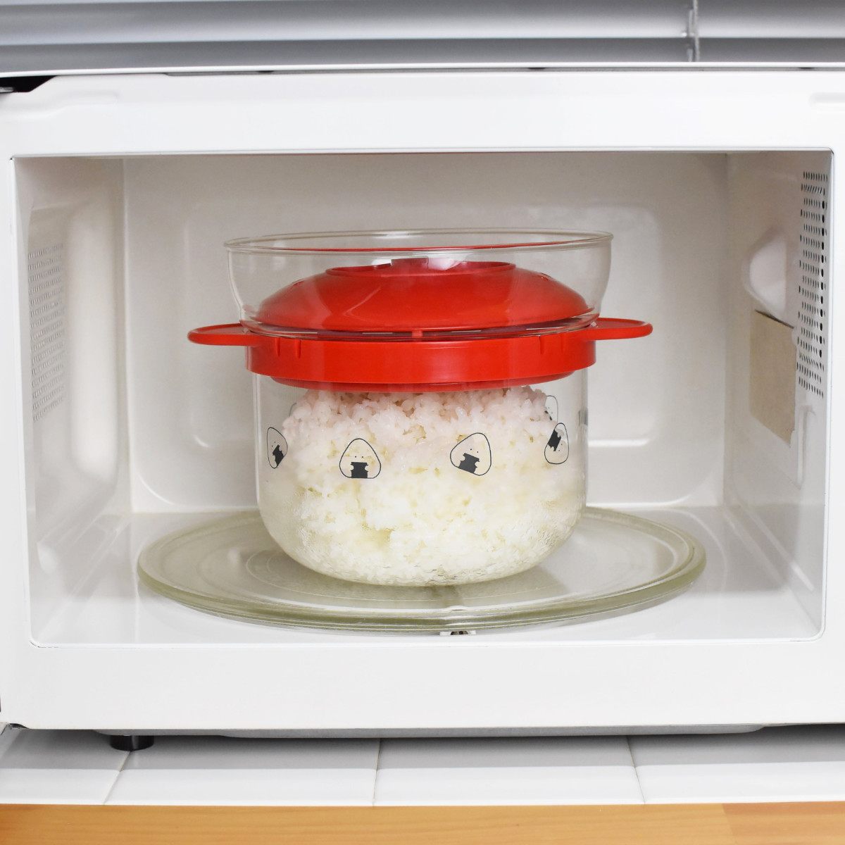 電子レンジ用炊飯器 1~2合 ぎゅっとおにぎりさん ガラスのレンジご飯釜 ( 炊飯 1合 2合 電子レンジ調理器 レンジ調理 炊飯器 ガラス製 食洗機対応 一合 二合 二合炊き 電子レンジ専用調理器 電子レンジ料理 電子レンジ調理 ) 【ホワイト】 ホワイト