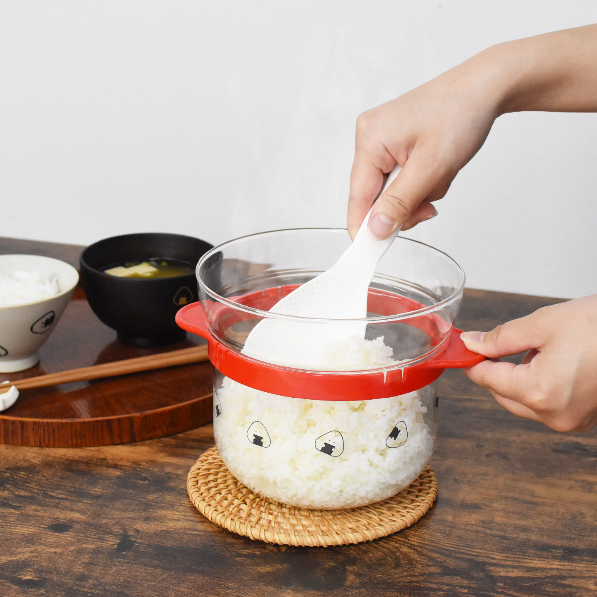 電子レンジ用炊飯器 1~2合 ぎゅっとおにぎりさん ガラスのレンジご飯釜 ( 炊飯 1合 2合 電子レンジ調理器 レンジ調理 炊飯器 ガラス製 食洗機対応 一合 二合 二合炊き 電子レンジ専用調理器 電子レンジ料理 電子レンジ調理 ) 【ホワイト】 ホワイト
