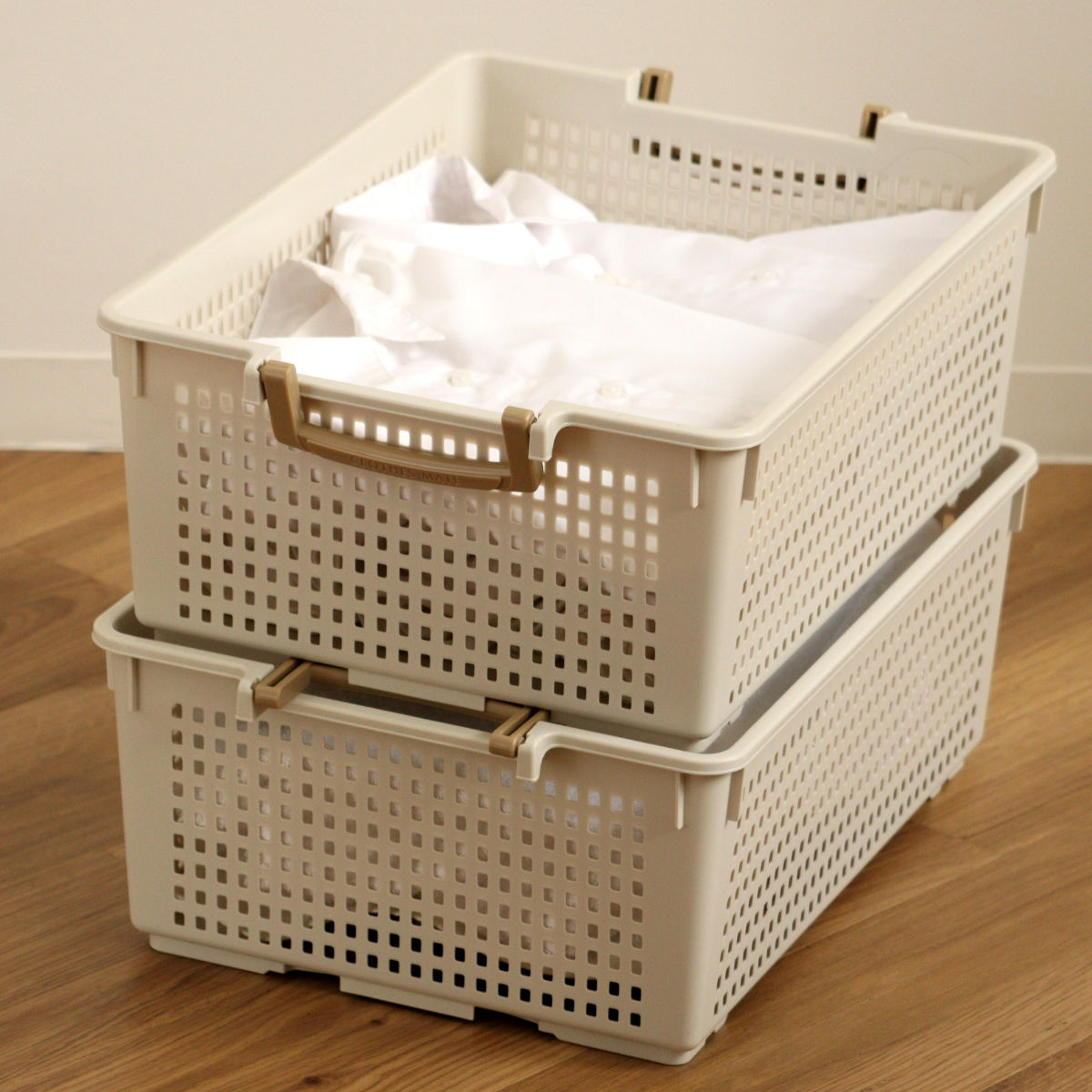 収納バスケット 衣類収納ケース フリーバスケット LLサイズ 取っ手付き 同色3個セット ( 幅35.6×奥行50.6×高さ18cm かご カゴ 収納 プラスチック おもちゃ箱 衣装ケース 積み重ね 小物入れ 収納箱 Yシャツ 収納ボックス ) 【ベージュ】 ベージュ