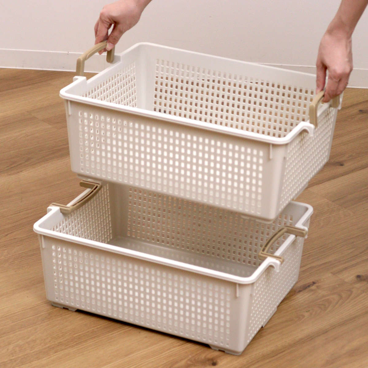 収納バスケット 衣類収納ケース フリーバスケット LLサイズ 取っ手付き 同色3個セット ( 幅35.6×奥行50.6×高さ18cm かご カゴ 収納 プラスチック おもちゃ箱 衣装ケース 積み重ね 小物入れ 収納箱 Yシャツ 収納ボックス ) 【ベージュ】 ベージュ