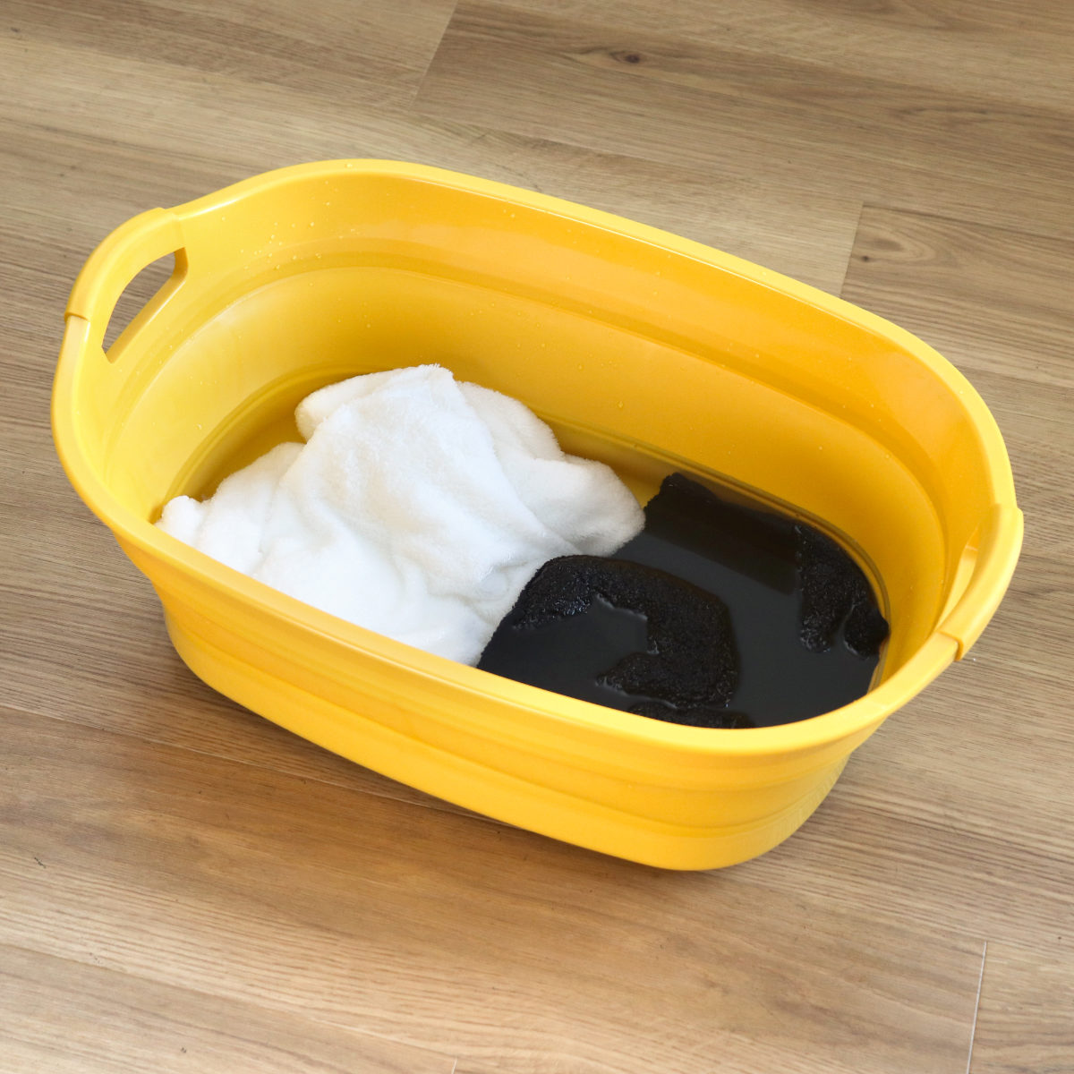 バケツ 折りたたみ 23L ソフトタブプラス 中栓付き ( 折りたたみバケツ 大容量 柔らかい 収納 持ち手 つけ置き洗い 掃除 清掃 排水栓付き 日本製 四角 ランドリーバスケット 洗い桶 洗面器 おりたたみ コンパクト スリム 洗濯 ) 【イエロー】 イエロー