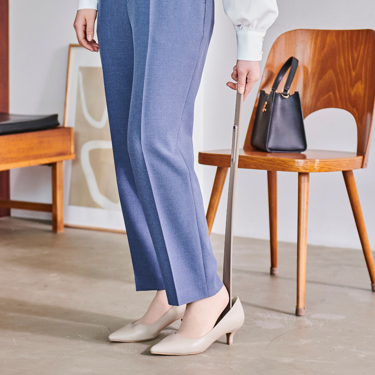 靴べら かがまない靴べら マグネット付き ロング ( 靴ベラ マグネット 立ったまま 使える 腰痛 壁掛け 軽い 日本製 長さ65cm 玄関用品 雑貨 石膏ボード 玄関周り シューズクローク 靴 シューズ用品 おしゃれ スタイリッシュ スリム ) 【ブラック】 ブラック