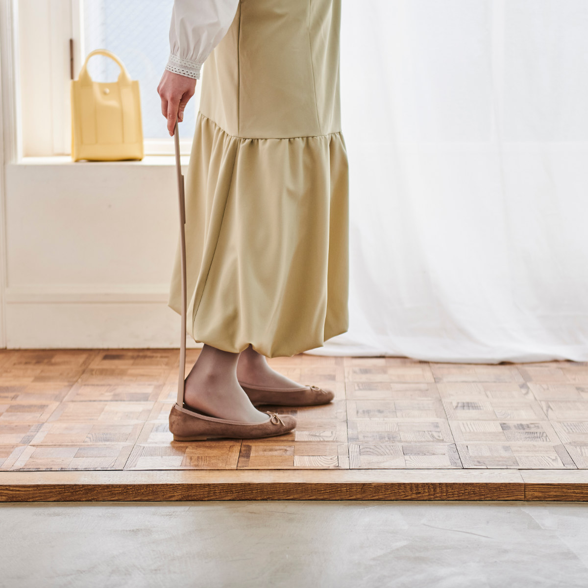 靴べら かがまない靴べら マグネット付き ロング ( 靴ベラ マグネット 立ったまま 使える 腰痛 壁掛け 軽い 日本製 長さ65cm 玄関用品 雑貨 石膏ボード 玄関周り シューズクローク 靴 シューズ用品 おしゃれ スタイリッシュ スリム ) 【ブラック】 ブラック