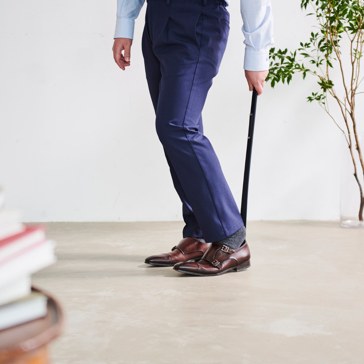 靴べら かがまない靴べら マグネット付き ロング ( 靴ベラ マグネット 立ったまま 使える 腰痛 壁掛け 軽い 日本製 長さ65cm 玄関用品 雑貨 石膏ボード 玄関周り シューズクローク 靴 シューズ用品 おしゃれ スタイリッシュ スリム ) 【ブラック】 ブラック