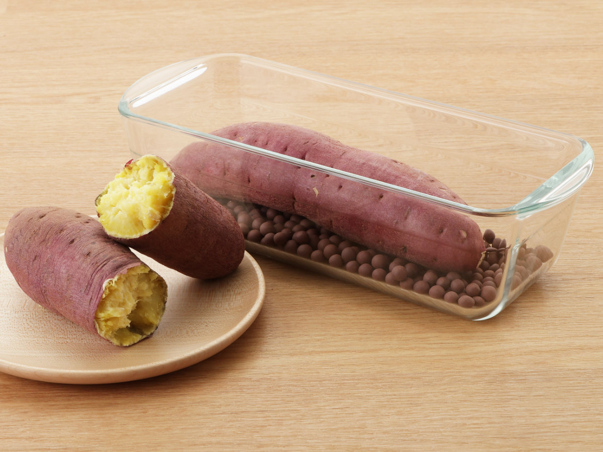 焼きいもポット 耐熱ガラス製 デリッシュライフ 発熱セラミックボール付 ( 焼き芋 レンジ やきいも 焼き芋器 1本用 レンジ調理器 ガラス パウンド型 セラミックボール 耐熱容器 耐熱食器 ケーキ じゃがいも じゃがバター 焼きナス )