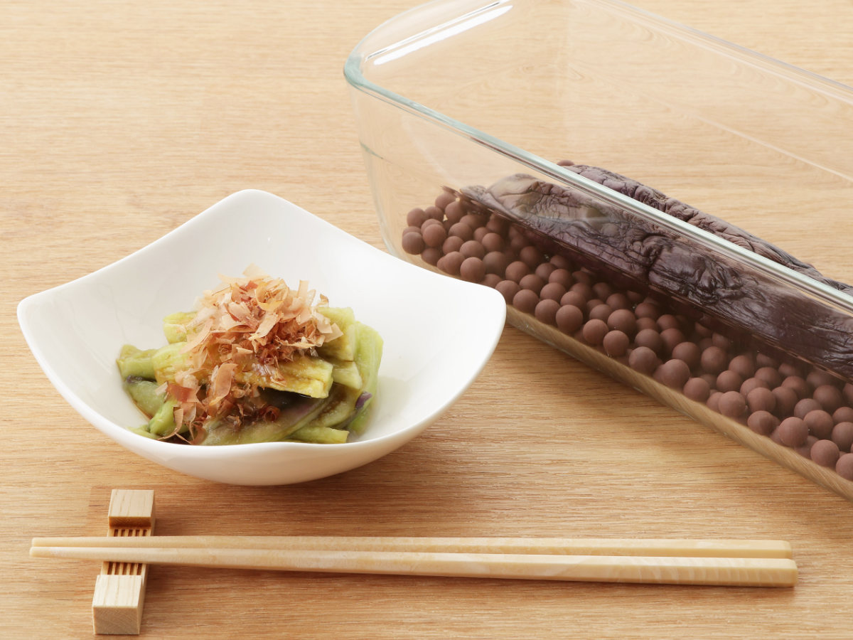 焼きいもポット 耐熱ガラス製 デリッシュライフ 発熱セラミックボール付 ( 焼き芋 レンジ やきいも 焼き芋器 1本用 レンジ調理器 ガラス パウンド型 セラミックボール 耐熱容器 耐熱食器 ケーキ じゃがいも じゃがバター 焼きナス )